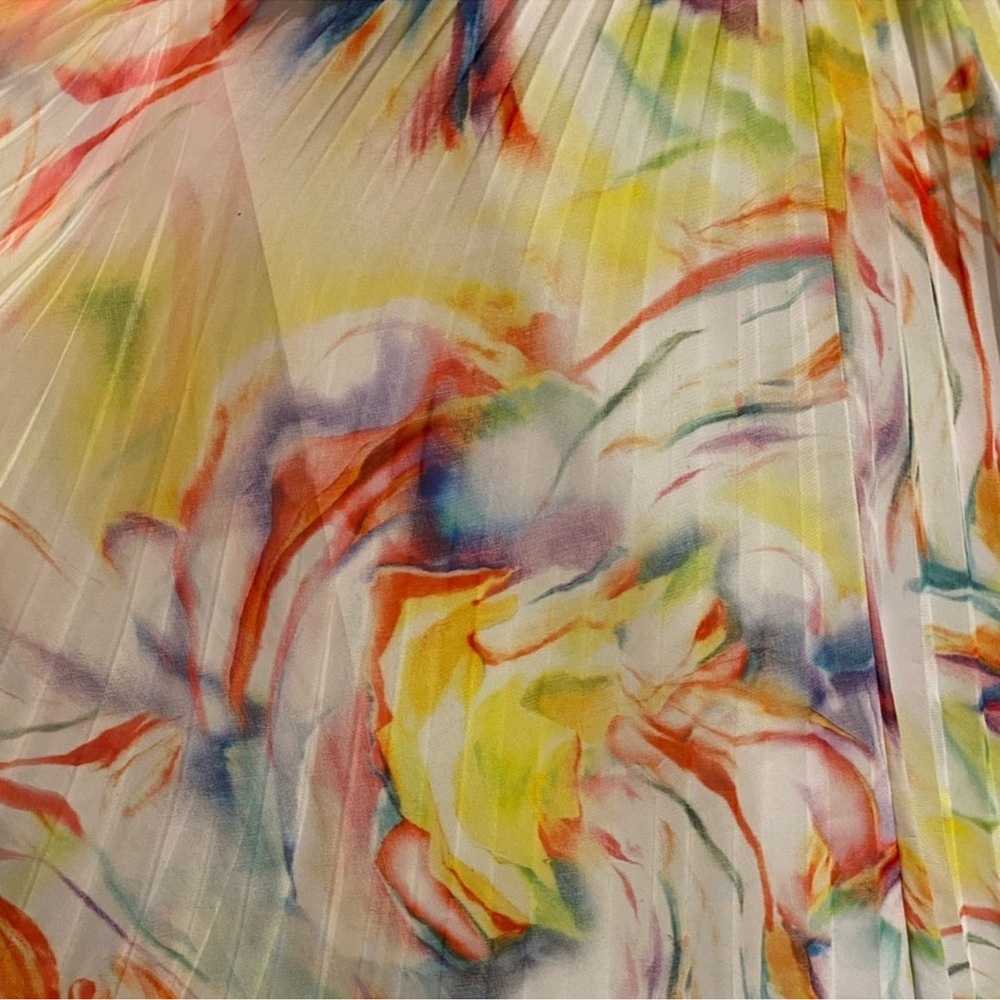 Alice and Olivia NWT watercolor skirt.
Size 4 - Picture 8 of 11